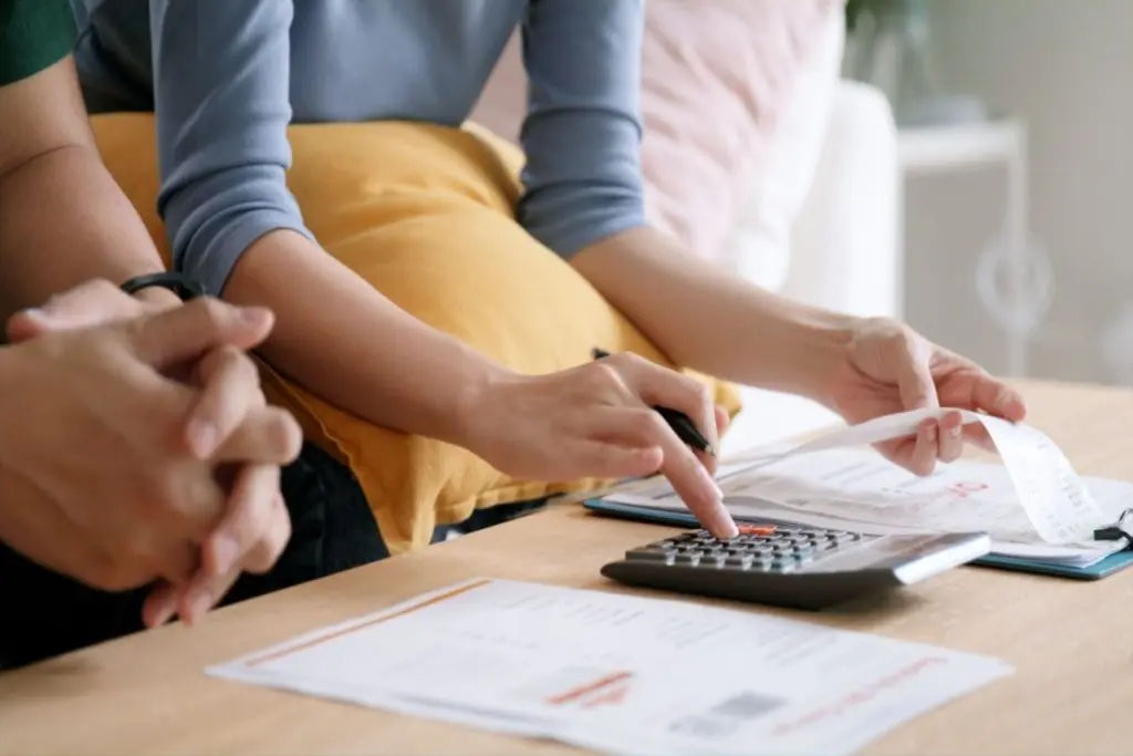 woman with calculating numbers with check