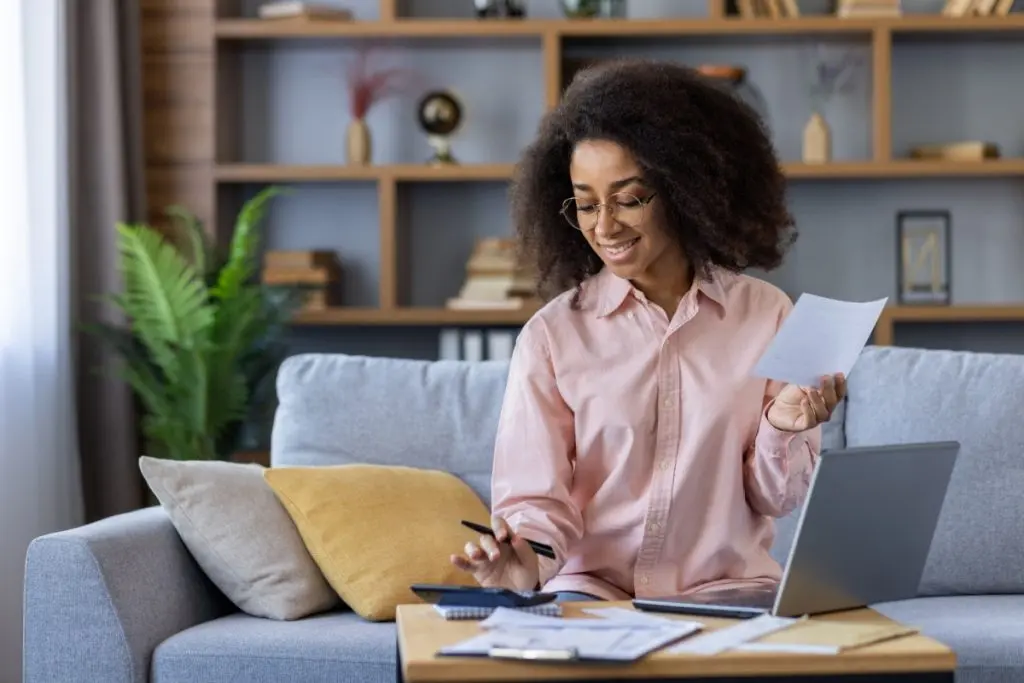 woman budgeting on laptop