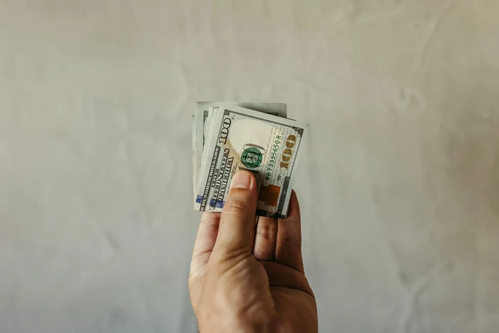 100 us dollar banknotes